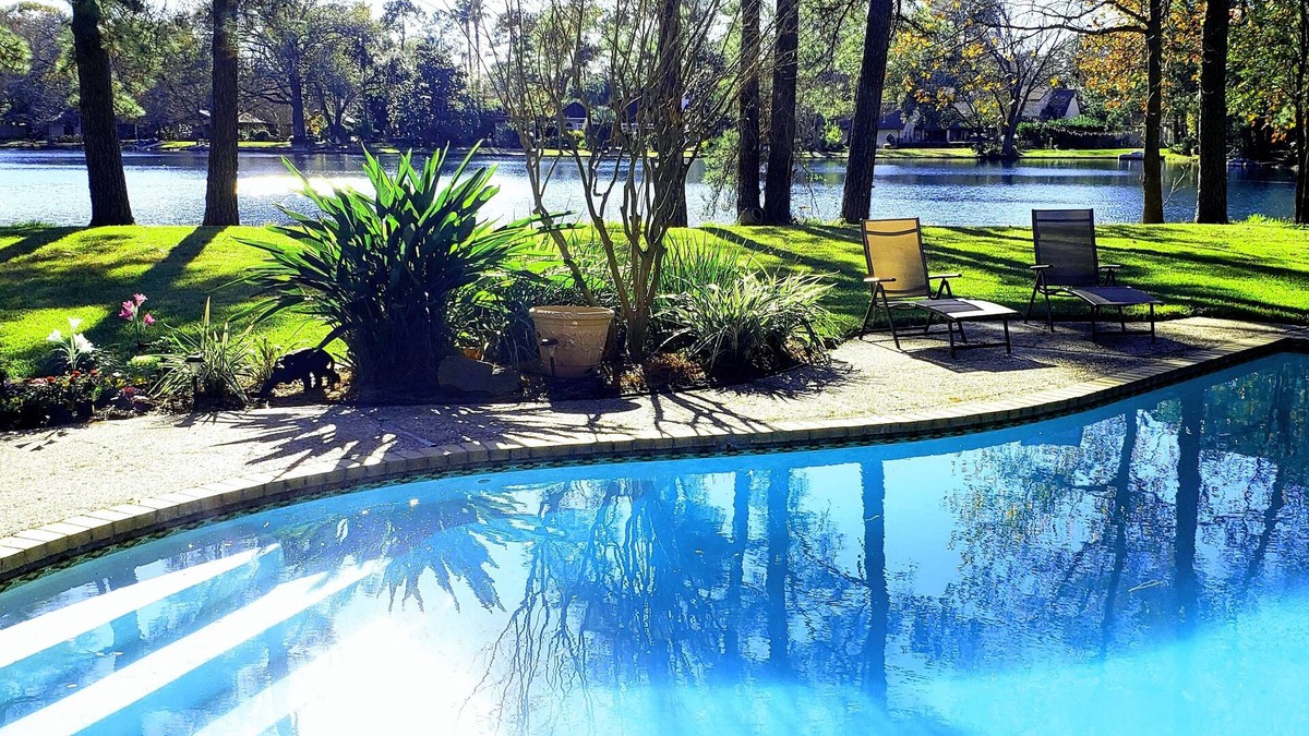 Barker House | Gorgeous Lakefront Paradise with Private Pool