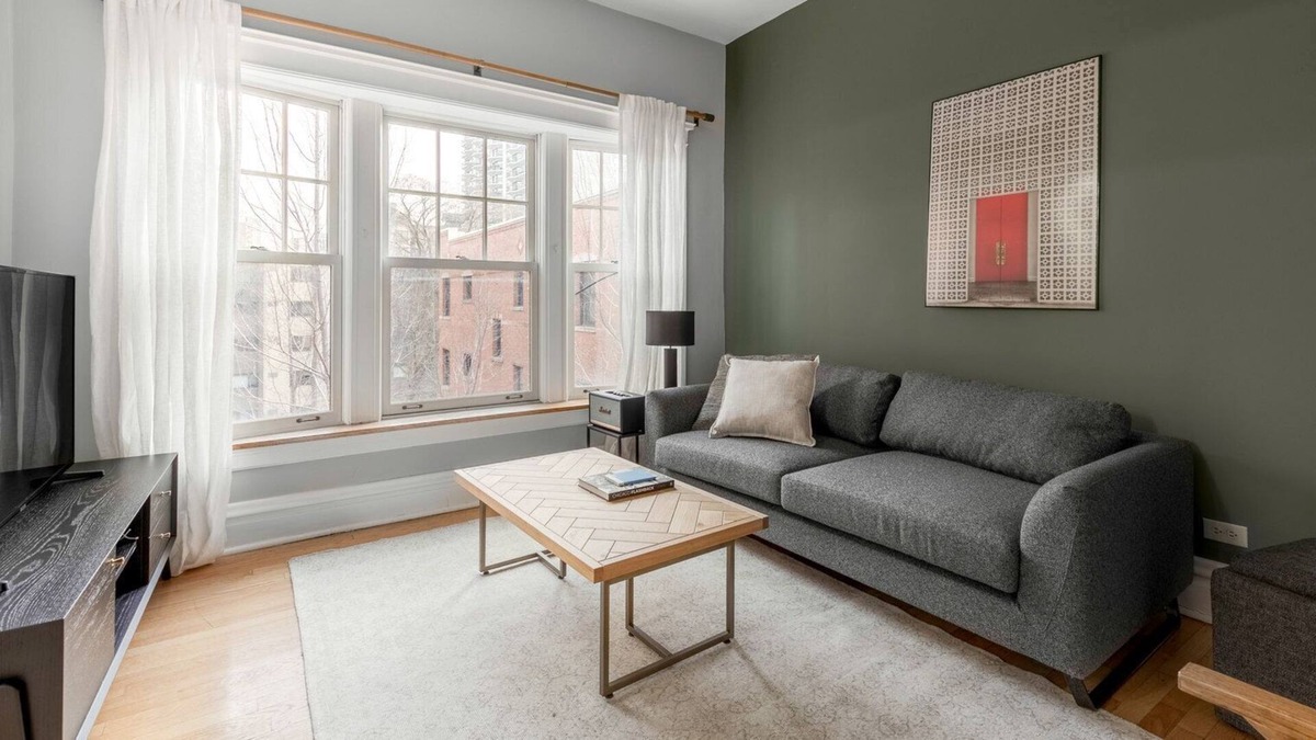 Park West Apartment | Gorgeous Lincoln Park 2BR w/ W/D, nr. Lakefront Trail, by Blueground