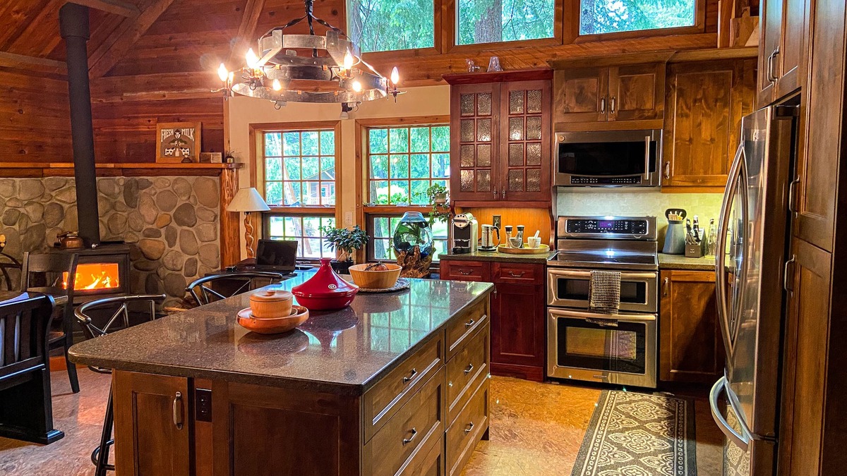 Cherryville House | Gorgeous Lodge in Nature On Private Resort With Lake