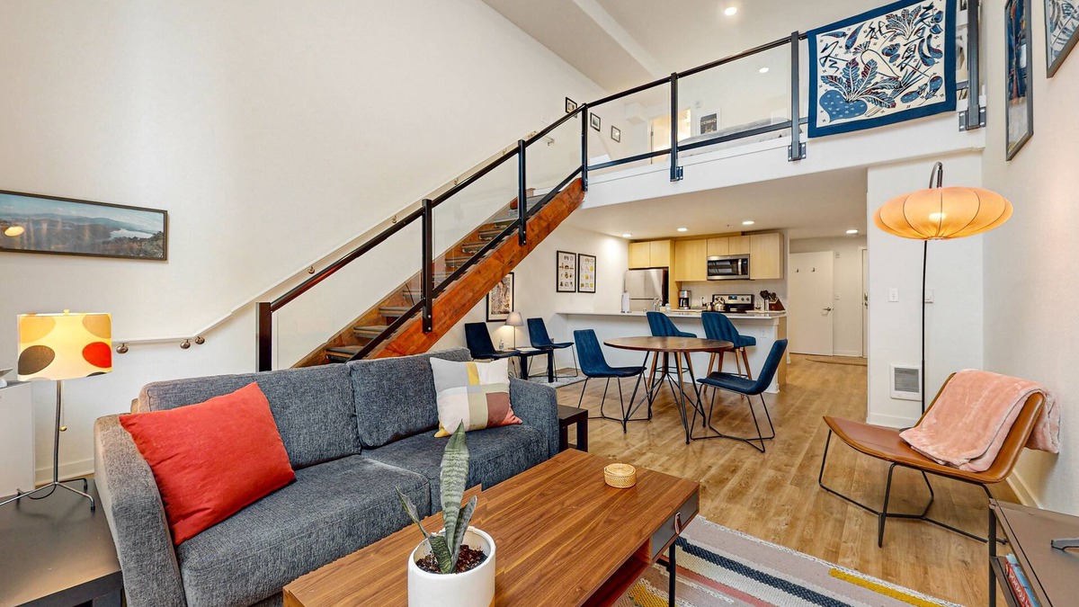 Wallingford Condo | Gorgeous loft in heart of Wallingford with walk score of 96, rooftop deck, & AC