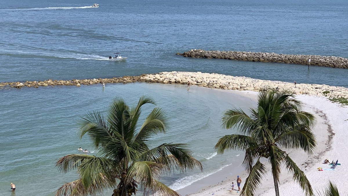Moorings Condo | Gorgeous luxury 2 Bed Condo on the Gulf in Old Naples on the Gulf of Mexico