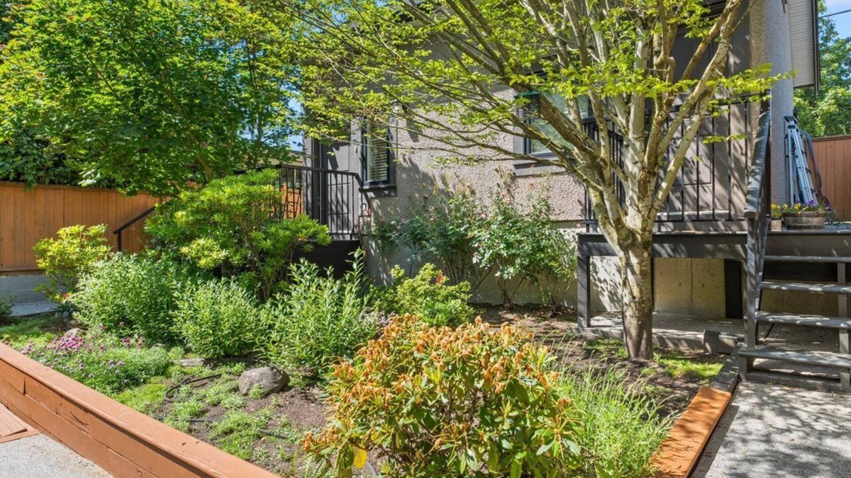 Vancouver South House | Gorgeous luxury 7 bedroom property (2 suites together as one rental)