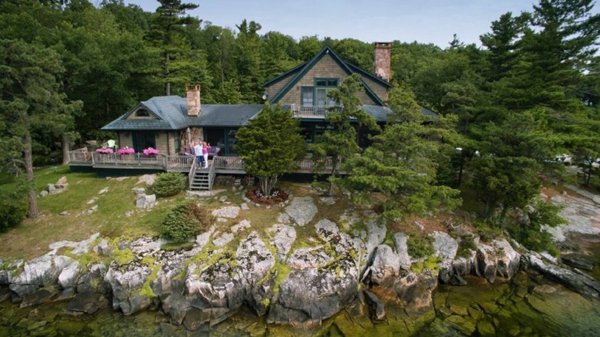 Grenell House | Gorgeous Luxury Custom Home with state of the art appliances, A/C, sleeps 12!