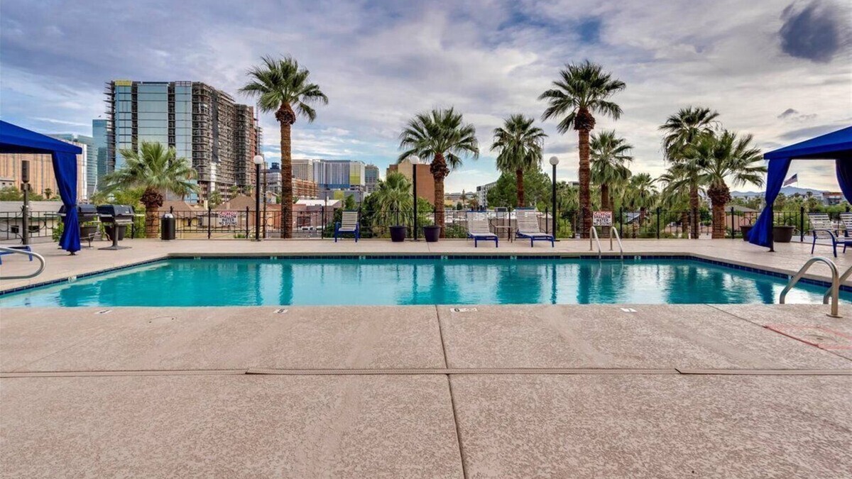 Roosevelt Condo | Gorgeous mid-century Downtown condo with amazing views and style