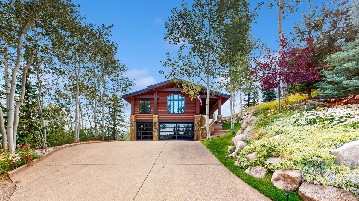 Snowmass Village House | Gorgeous mountain mansion with amazing views & pool table - close to the slopes