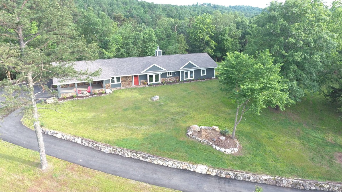 Hot Springs House | Gorgeous Mountain View, 6 Private acres, Close to Downtown!
