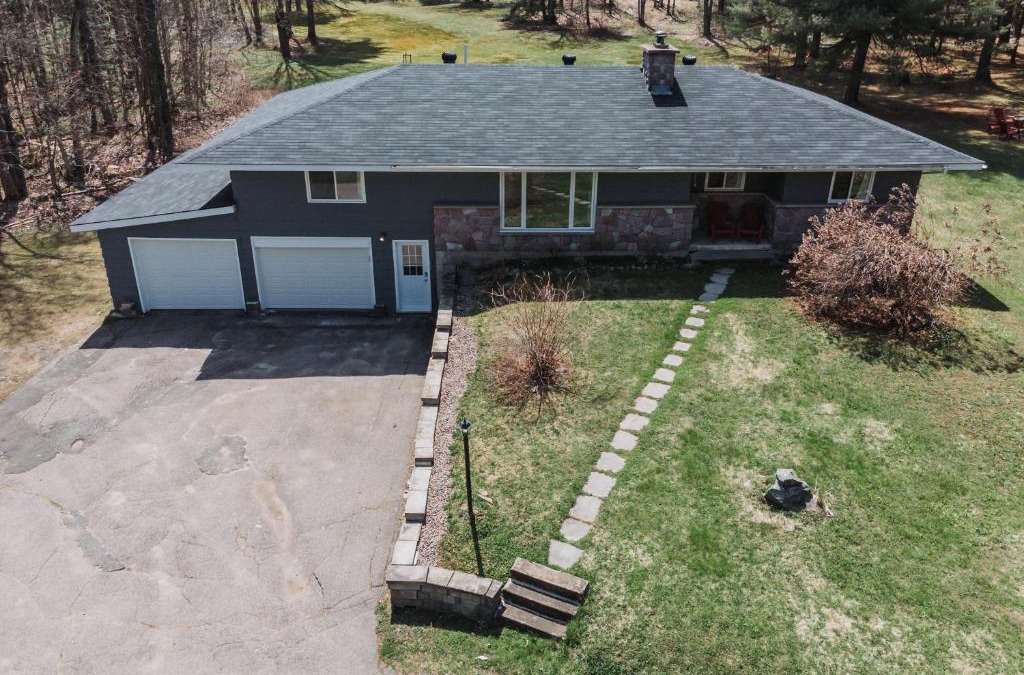 Bracebridge House | Gorgeous Muskoka Cottage with 26 acres