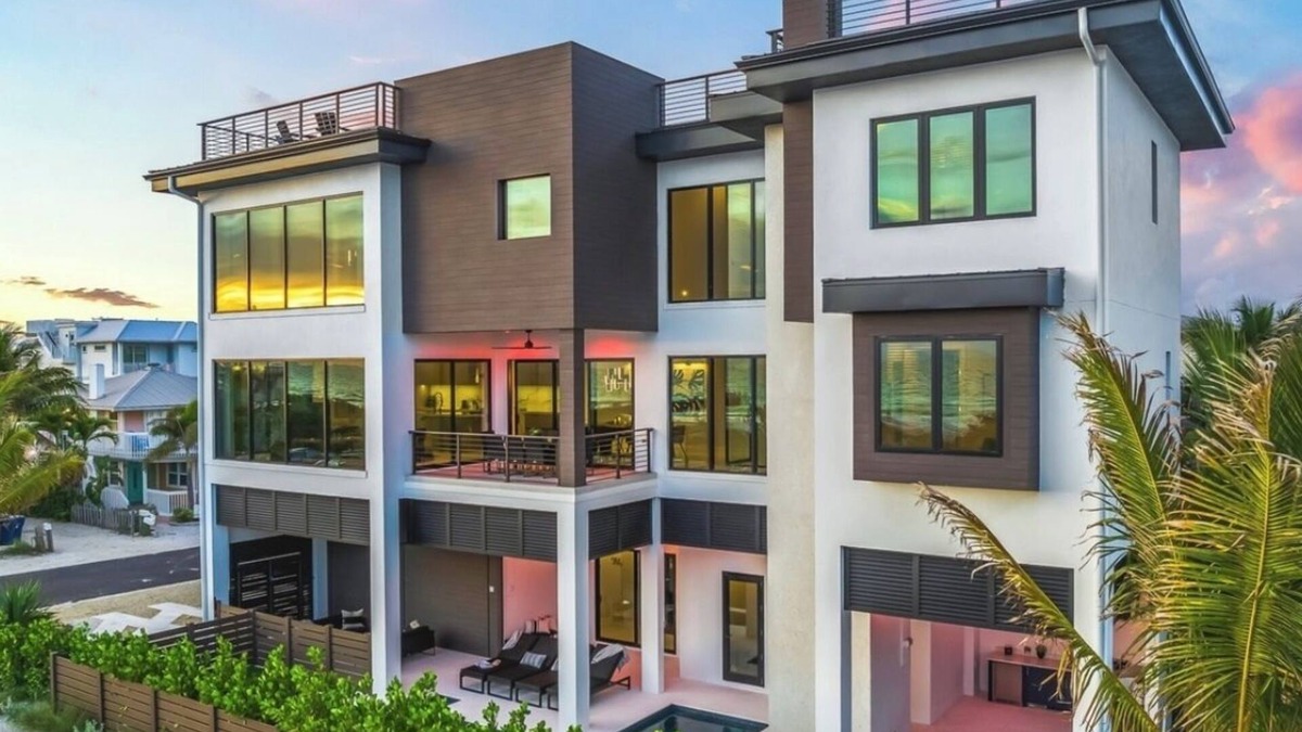 Bradenton Beach House | Gorgeous New Beachfront house! Incredible views and rooftop deck!