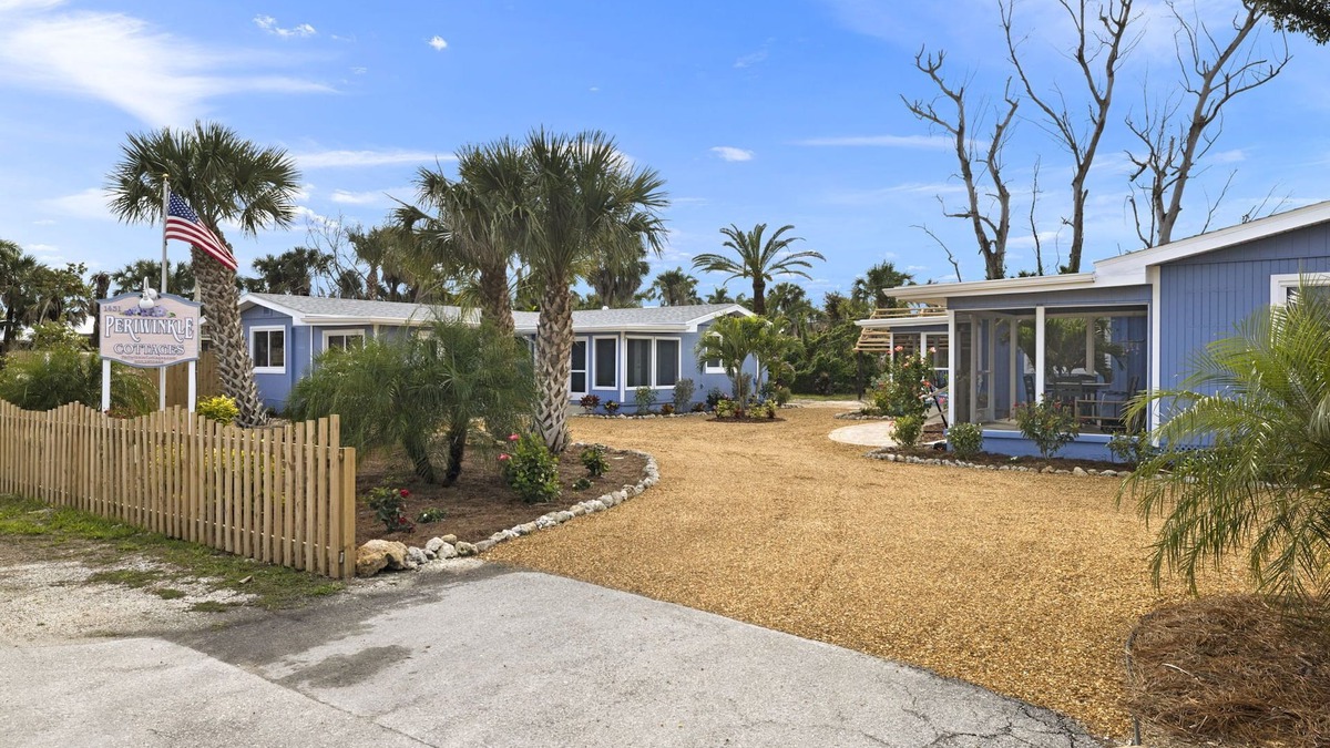 Sanibel Cottage | Gorgeous Newly Renovated Coastal Cottage "Egret" Minutes to the beach and free bikes! JULY SAVINGS!
