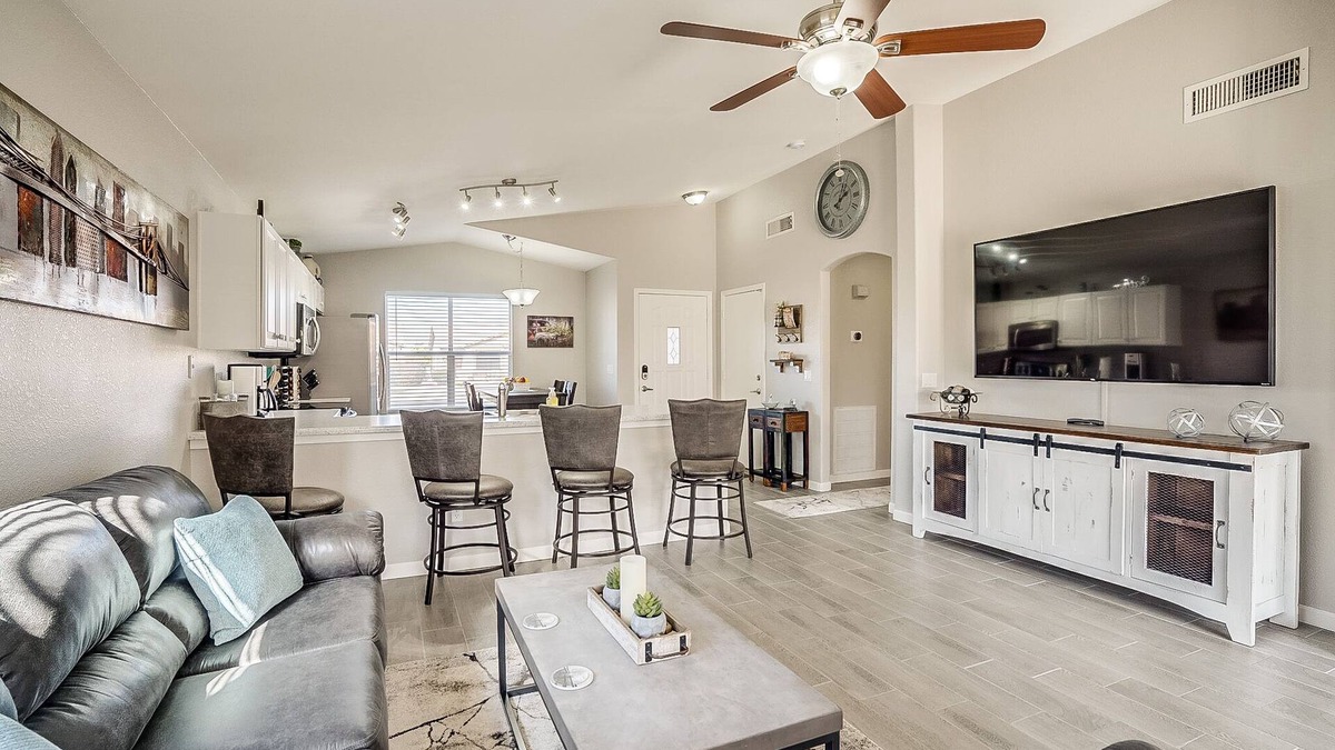 Springfield House | GORGEOUS NEWLY UPDATED HOUSE IN GATED 55+ GOLF COMM.