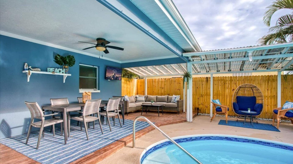 Walsingham House | GORGEOUS OASIS Heated POOL HOME 3 bed 2 bath sleeps 10. 5 Min to IRB