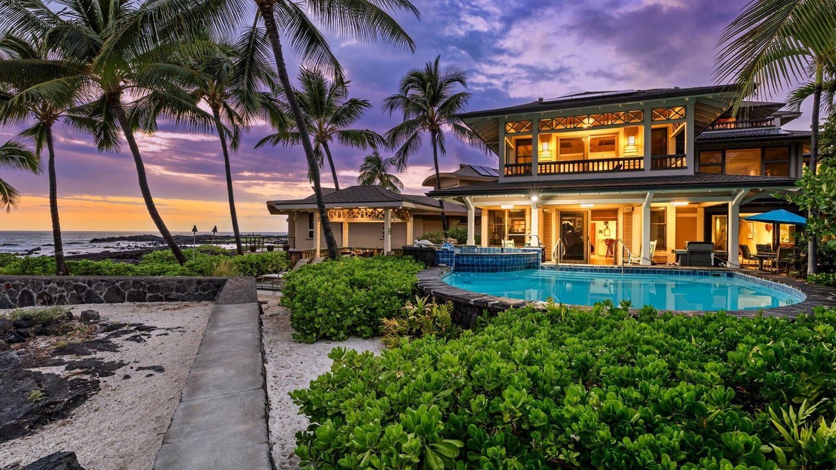 Kailua-Kona House | 🏖️Gorgeous Ocean Front Estate | Gated Community | Walk to Town