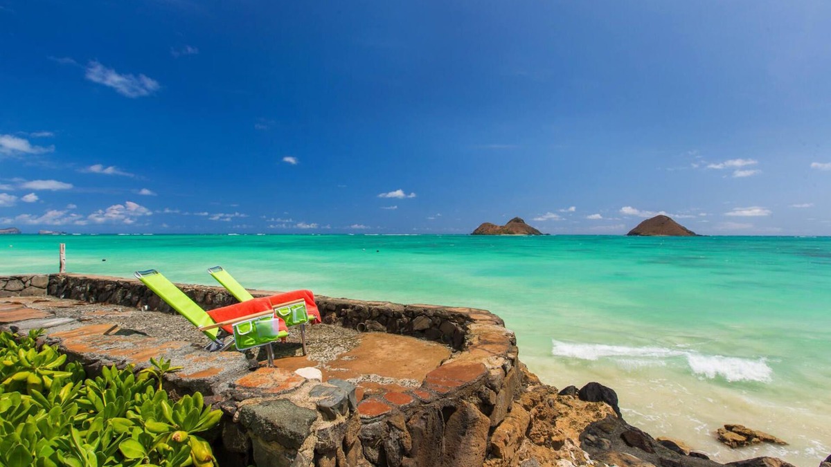 Lanikai House | Gorgeous Oceanfront Home w/Mokulua Isle Views, Yard & AC: Lanikai Oceanside