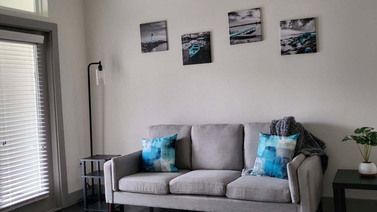 Crabtree Apartment | Gorgeous onebedroom with pool view