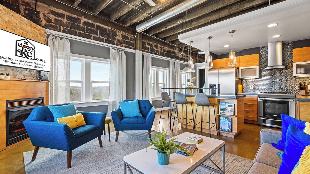 Park Central-Research Park Apartment | Gorgeous Penthouse Overlooking Nelson Atkins Museum!