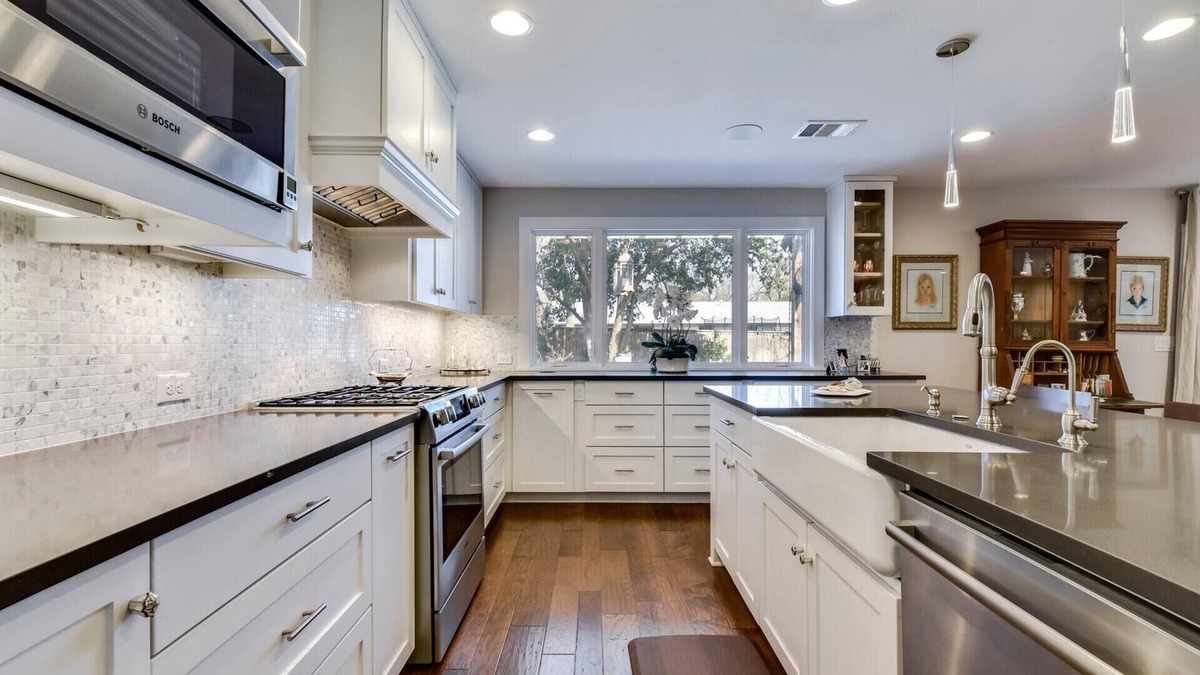 Allandale House | GORGEOUS/PERFECT VACATION HOME IN A PEACEFUL RESIDENTIAL AREA.