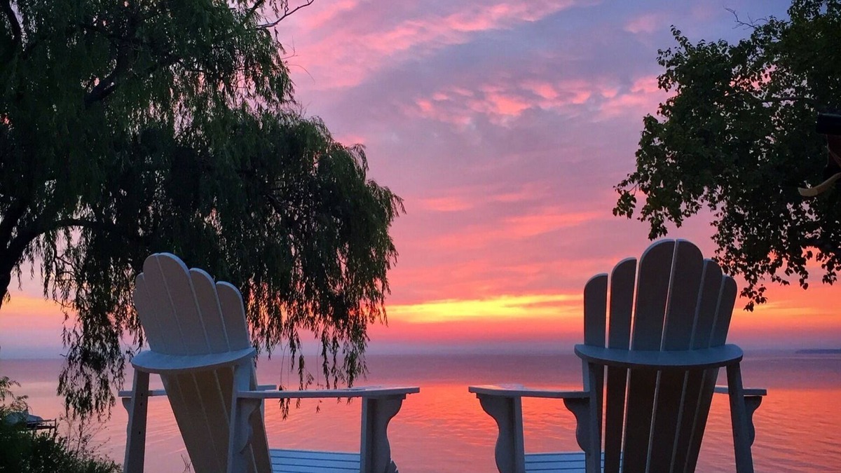 Suttons Bay Cottage | Gorgeous Private Beach on West GT Bay!
