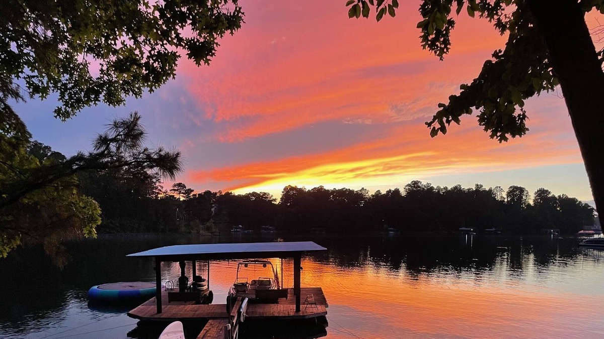 Buford Cottage | Gorgeous renovated Lakefront retreat! South end, two docks!