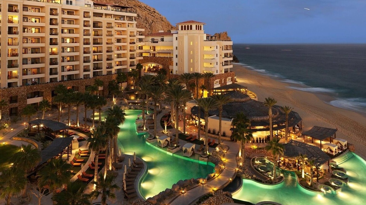 Los Cabos Resort | Gorgeous resort on the tip of Cabo San Lucas. Elegant and fun with all the amenities you could need.