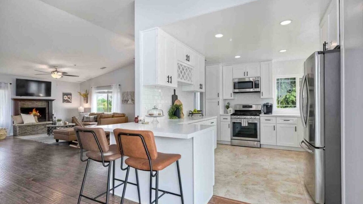 Crest Villa | Gorgeous retreat with salt water pool & spa. Mid term welcome!