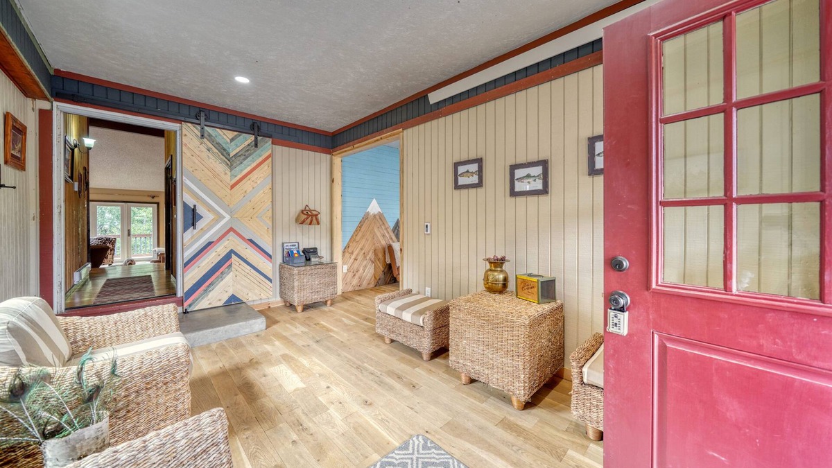 Nathrop Cabin | Gorgeous Rippling Waters! Private Hot Tub- Spectacular Views!