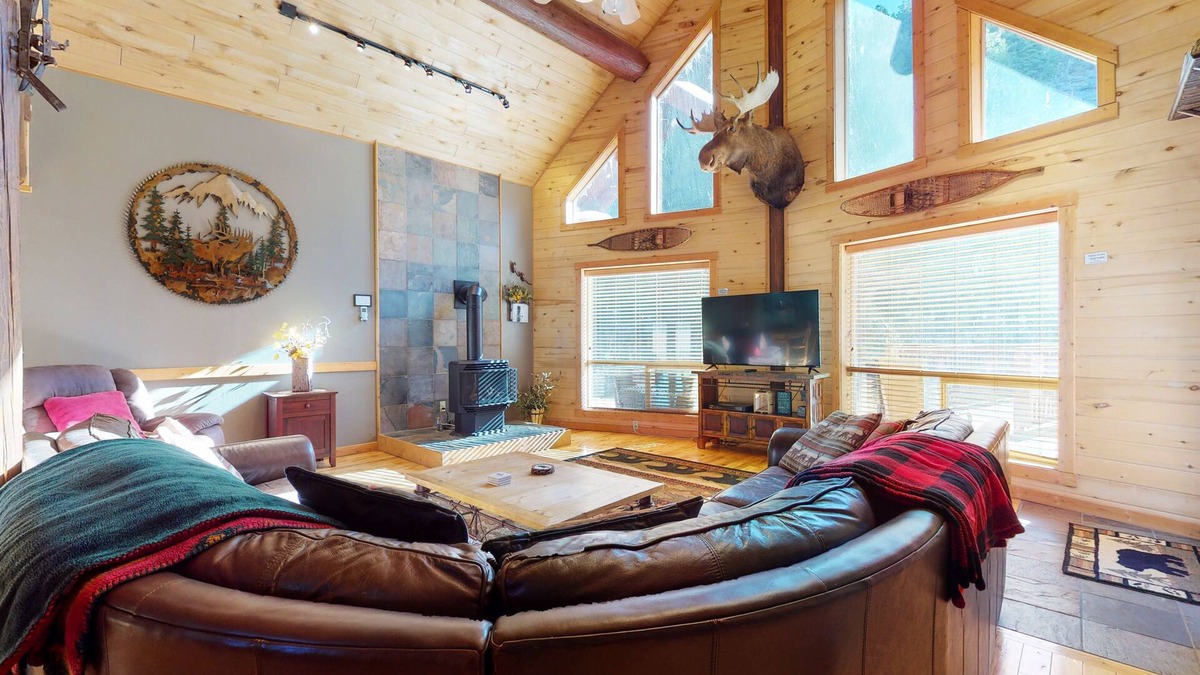 South Fork Cabin | Gorgeous riverfront home with private hot tub/deck/free WiFi/full kitchen