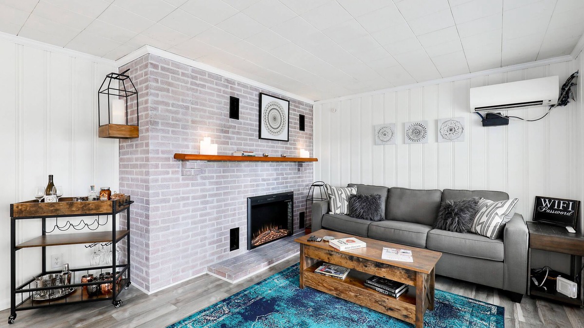 Heron Walk House | Gorgeous riverside guest house with firepit, patio - great location