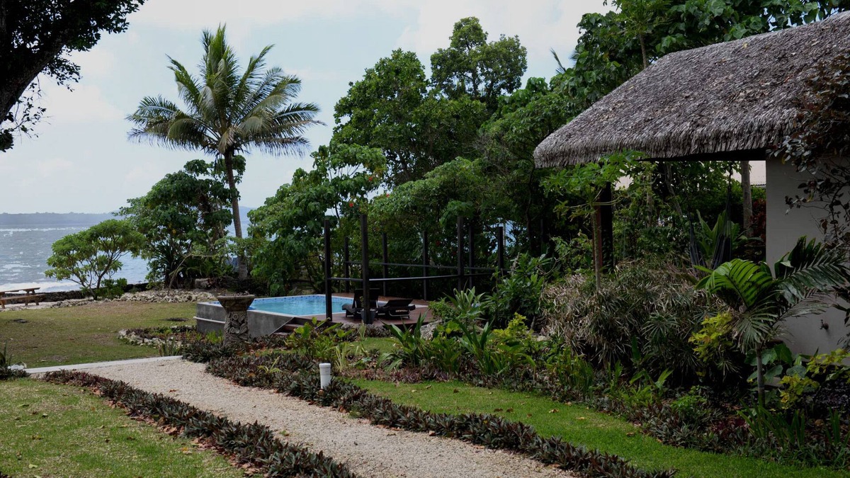 Mele House | Gorgeous seaside bungalow (max 11 night stay preferred)