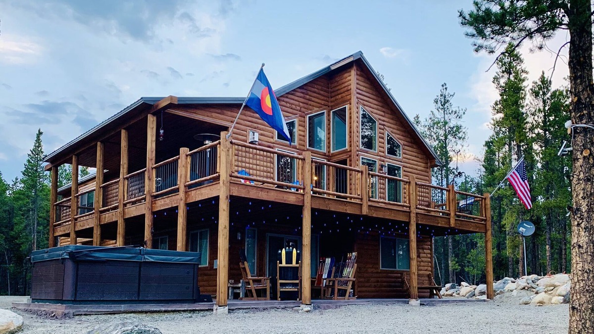 Valley of the Sun Cabin | Gorgeous Secluded Cabin; Hot Tub; Mtn Views Pike’s Peak on 5 acres; hiking trail