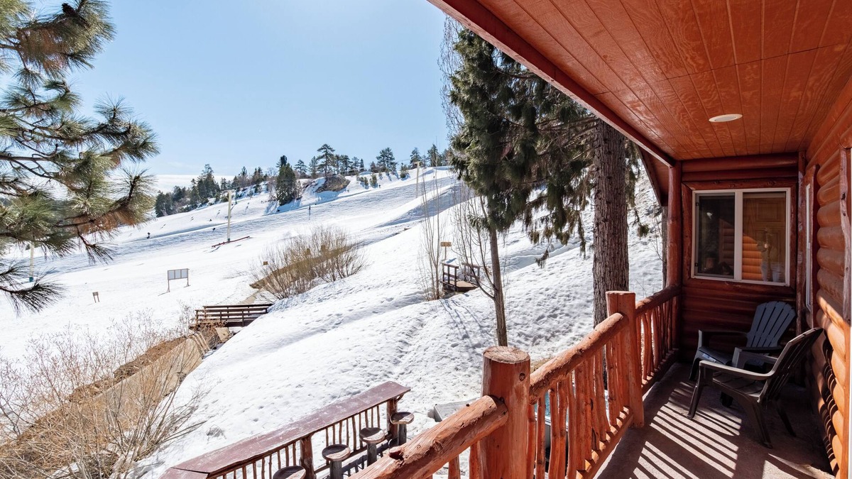 Bouvet Island Cabin | Gorgeous Ski In/Ski Out Home w/Game Room & Hot Tub! | Clover by AvantStay