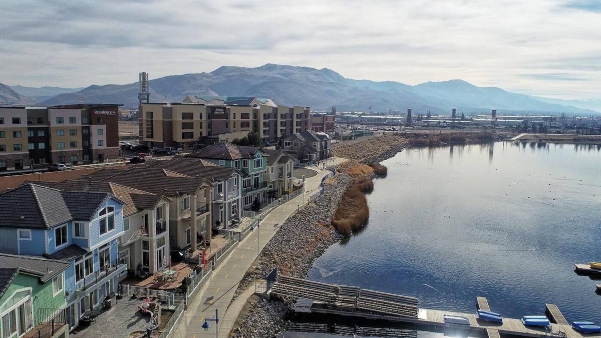 Sparks House | GORGEOUS! SPARKS MARINA WATERFRONT
