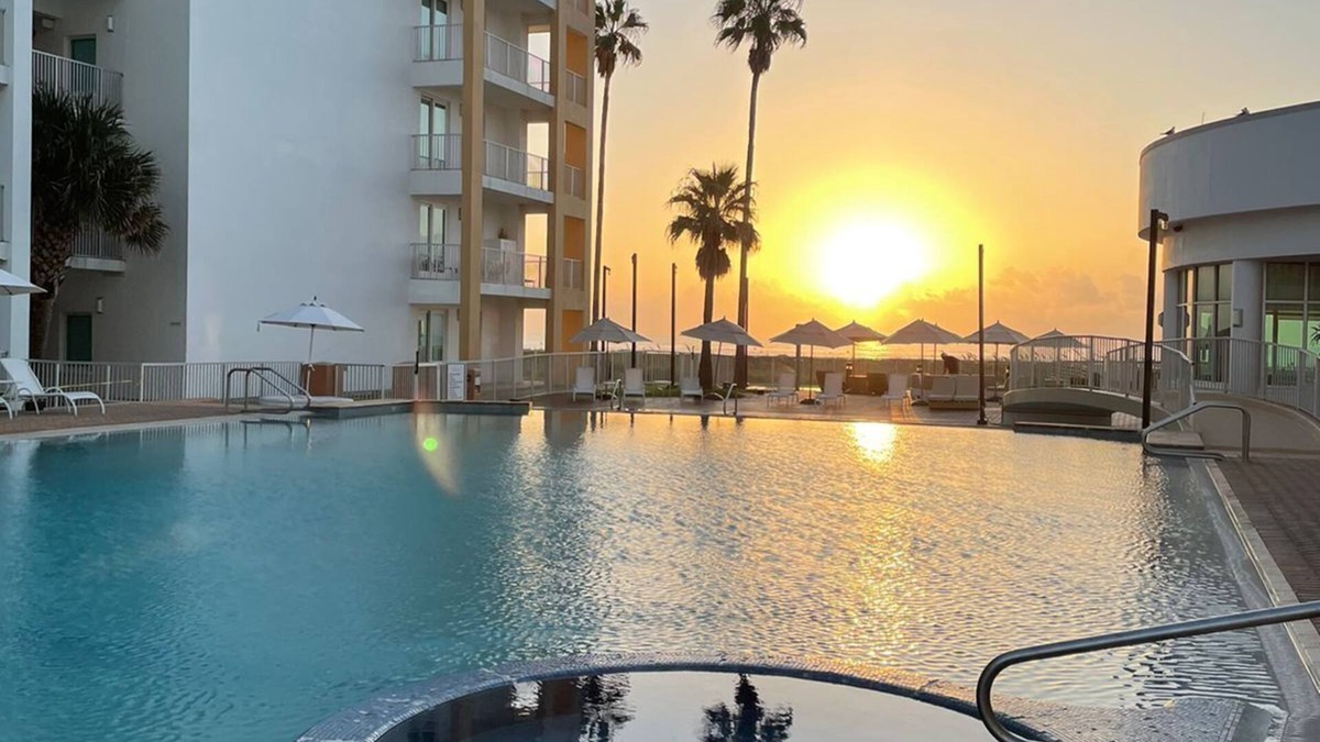 South Padre Island Resort | Gorgeous Standard Deluxe on the Beach
