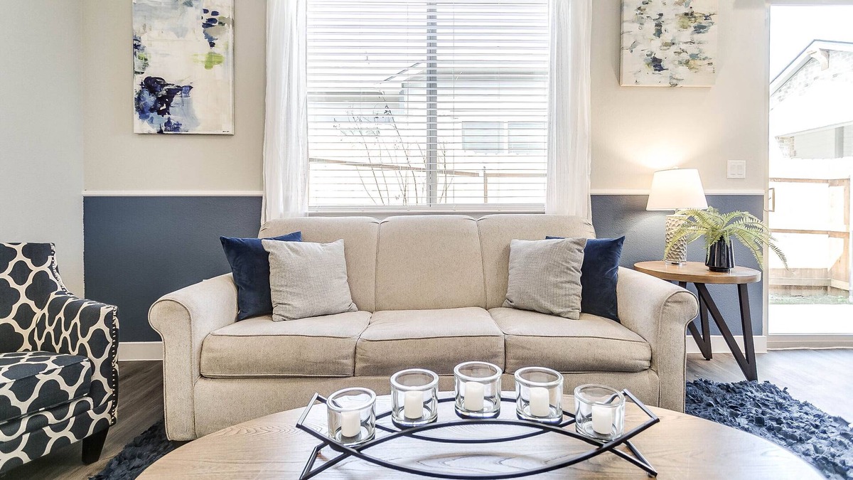 South Arlington Villa | ❤️Gorgeous Super Clean Blue Villa Sleeps 4 + Parking + Wifi DISCOUNTED PRICE!
