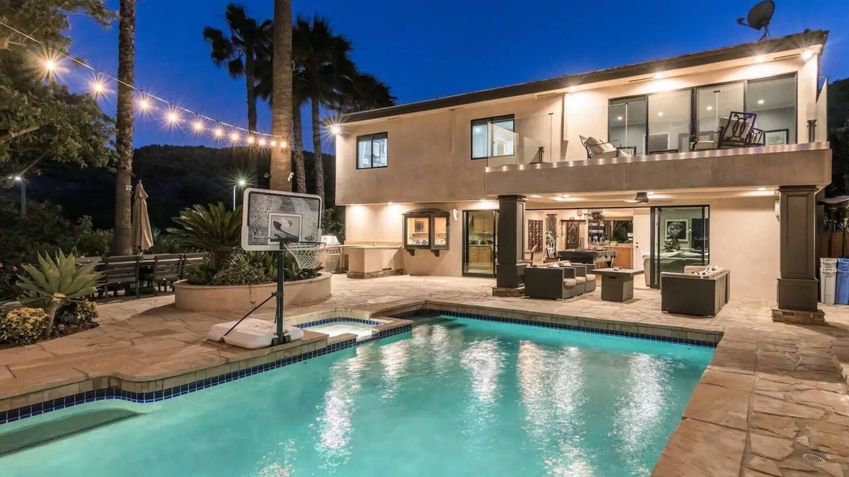 Los Angeles Villa | Gorgeous unique villa W/pool, spa & SWEEPING view
