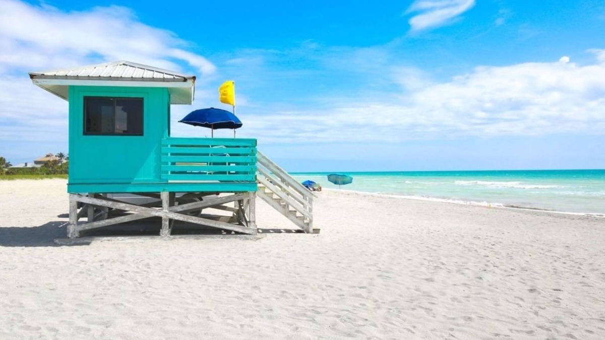 Venice Cottage | Gorgeous, updated, private stay minutes walk to beach, parks, and shopping