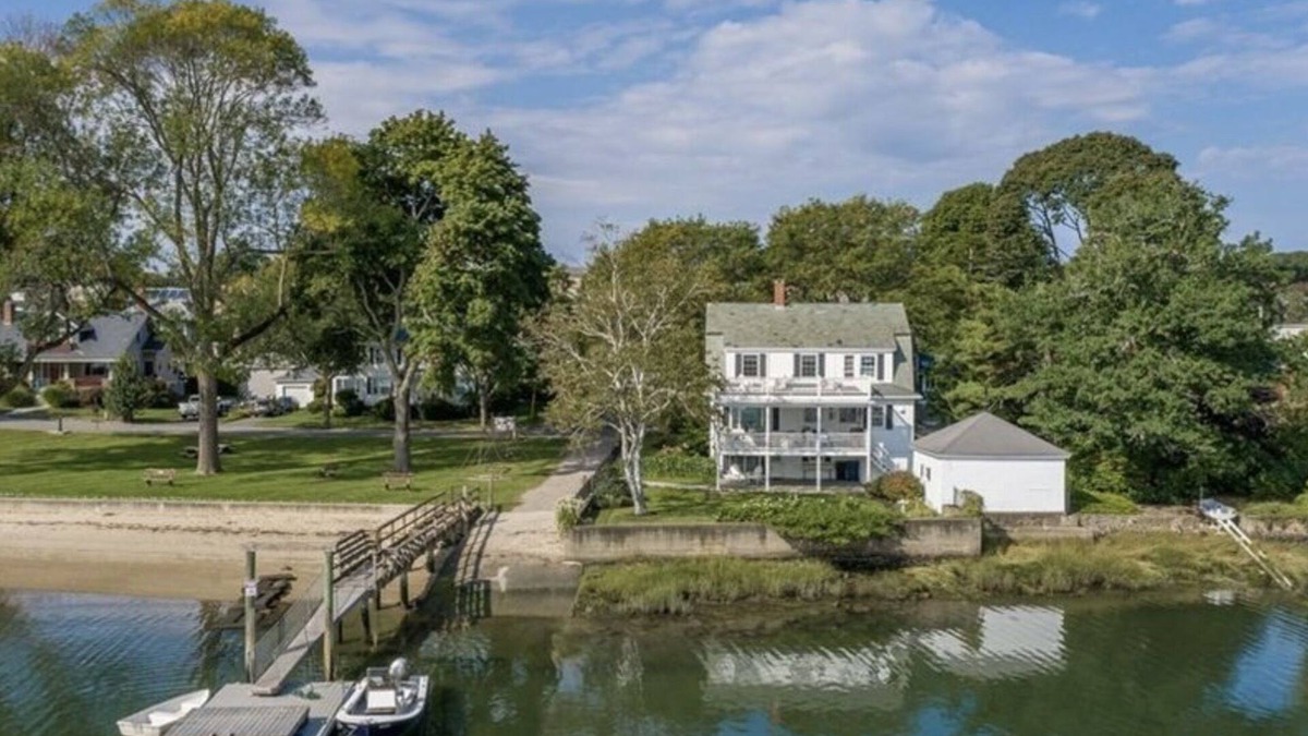 Salem House | Gorgeous Views - Private Beachfront