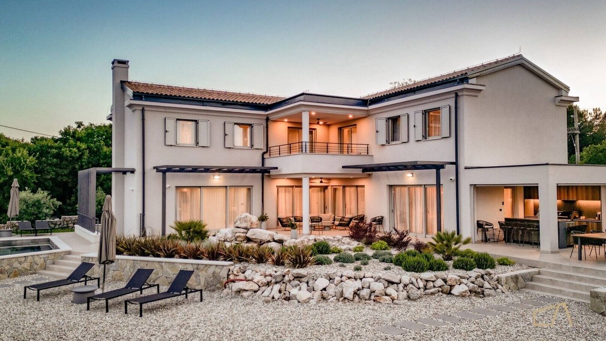 Garica Villa | Gorgeous Villa Lipa Kate surrounded by nature