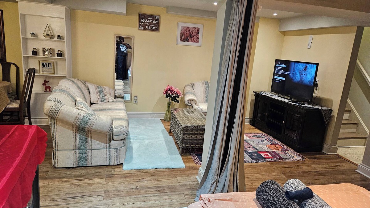 Courtice House | Gorgeous Walkout Basement Apartment Fully Furnished, Seperate Entrance.