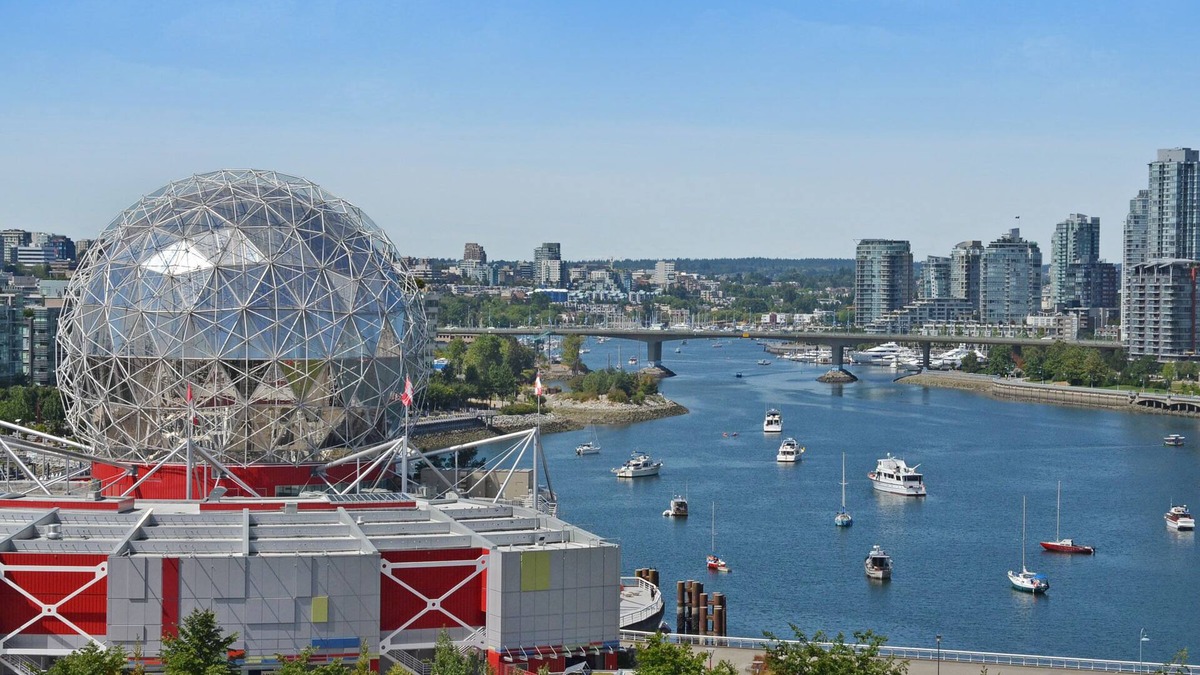 Central Condo | Gorgeous Water & Mountain Views and Super Central Location