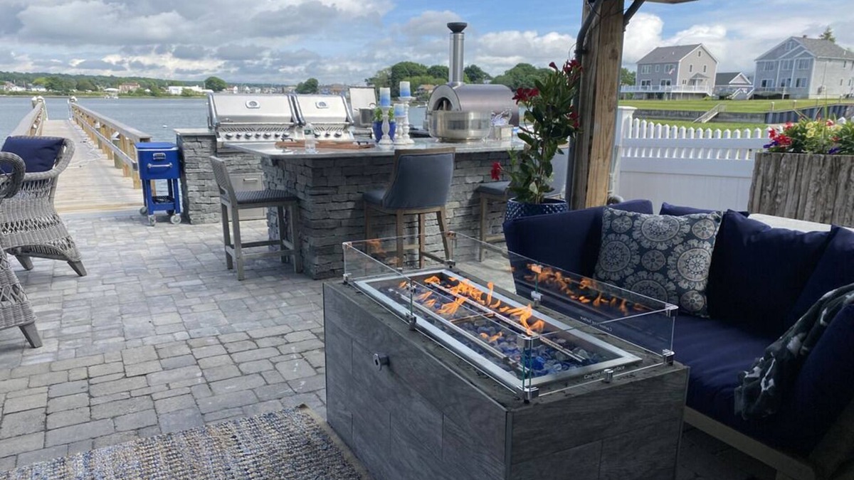 Portsmouth House | Gorgeous Waterfront Home & Dock, Outdoor Living ,kitchen & Authentic Pizza Oven