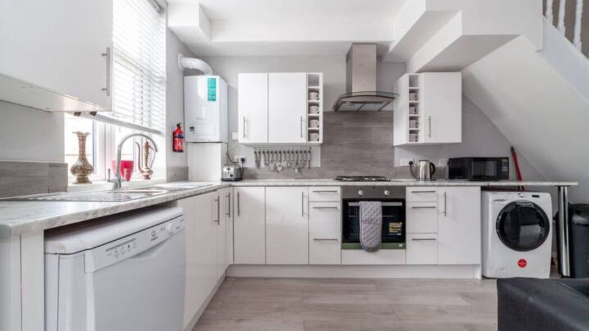 Selhurst House | Gorgeously decorated 4BR Maisonette, South Norwood