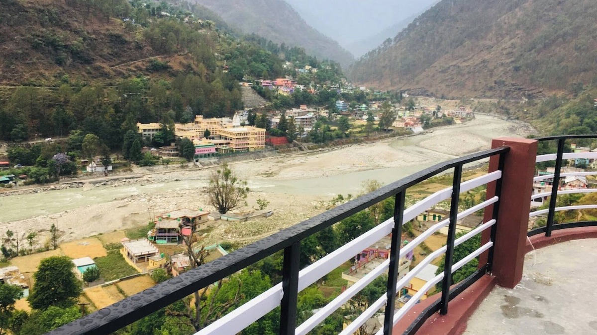Uttarkashi Hotel | Goroomgo Amba Niwas Home Stay Uttarkashi