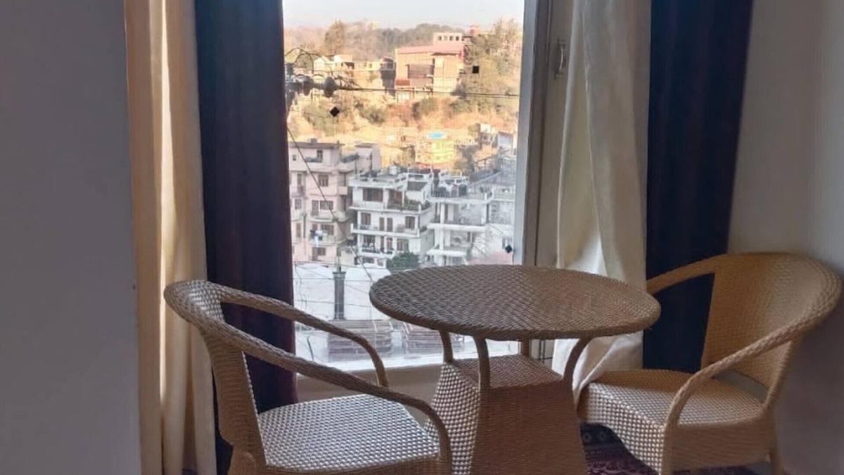 Solan Hotel | Goroomgo Himalayan Guest House Solan