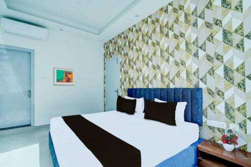 Varanasi Hotel | Goroomgo Hotel Sidhi Vinayak Inn -Enjoy free Wifi - free Parking And Housekeeping Facilities- Restaurent Available