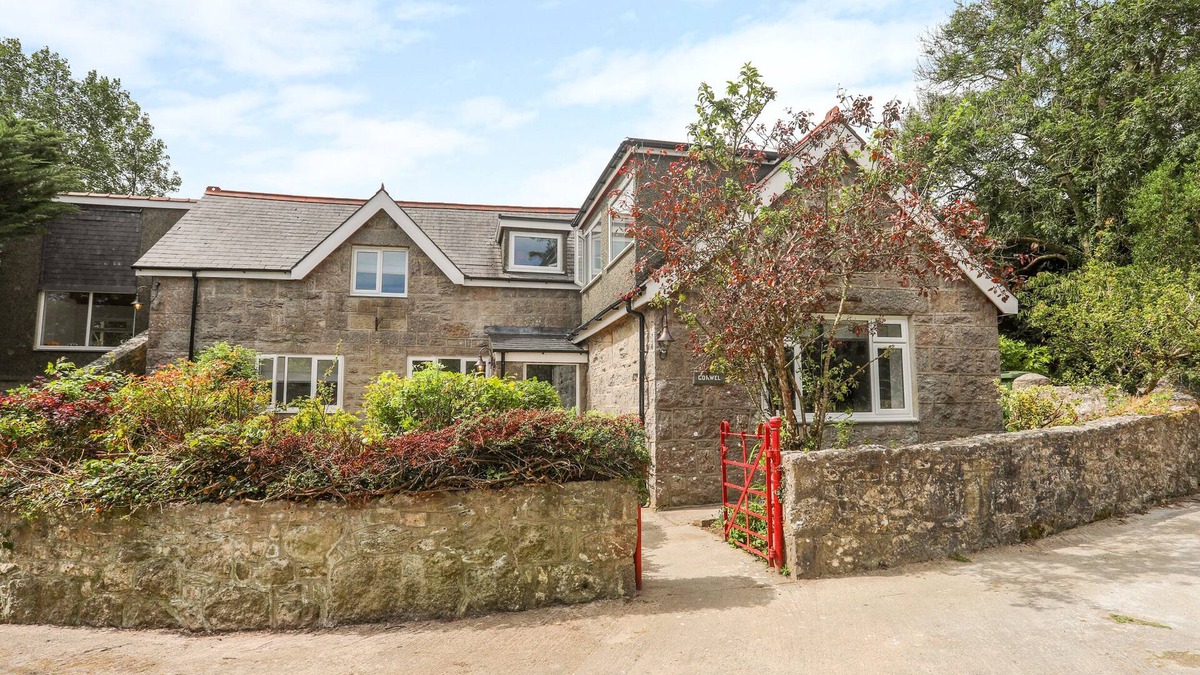 Moelfre Cottage | GORWEL, pet friendly, character holiday cottage in Moelfre