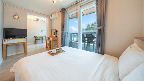 Goseong-gun House | Goseong Araenmaru Pension