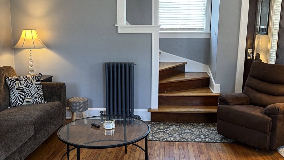 Geneva-on-the-Lake House | GOTL Strip- Lake Erie Views- Sunset Vacation Rentals