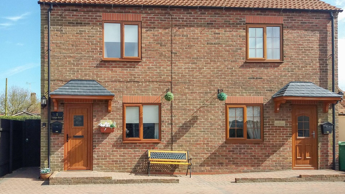 Flamborough Cottage | GOUGH BANK, pet friendly, with a garden in Flamborough
