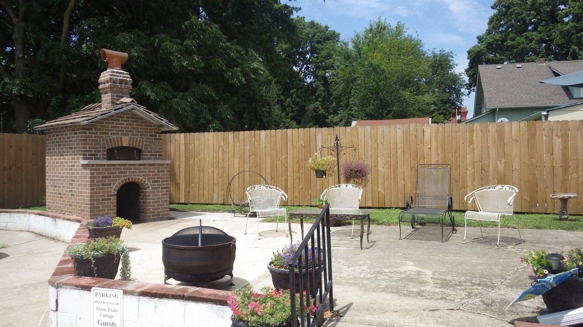 Independence House | Gourmet chefs: Outdoor wood-fired brick oven and herb garden for your use!