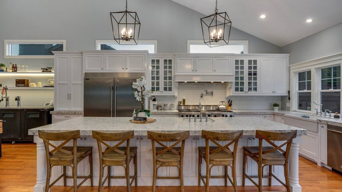 Windsor House | Gourmet Kitchen in Wine Country w/Hot Tub + Office